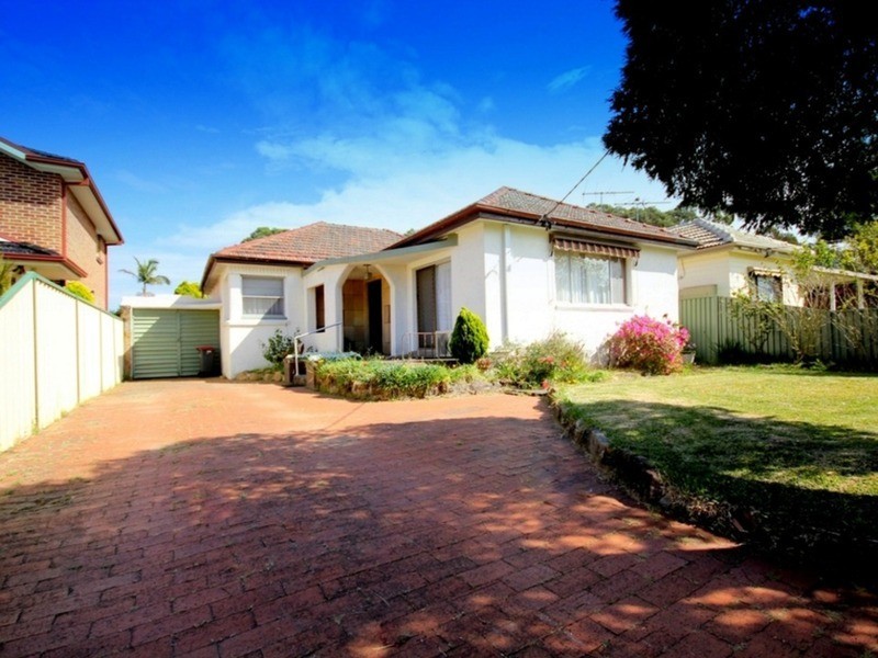 104 Ramsay Road, Picnic Point NSW 2213