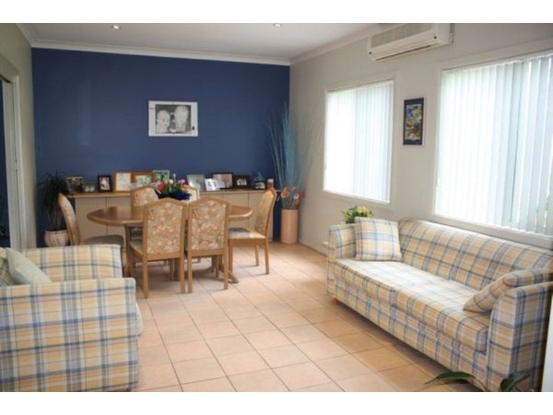 10 Phyllis Avenue, Picnic Point NSW 2213