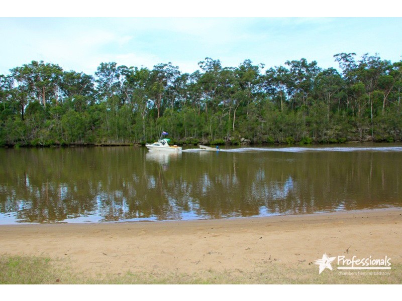 10 Phyllis Avenue, Picnic Point NSW 2213