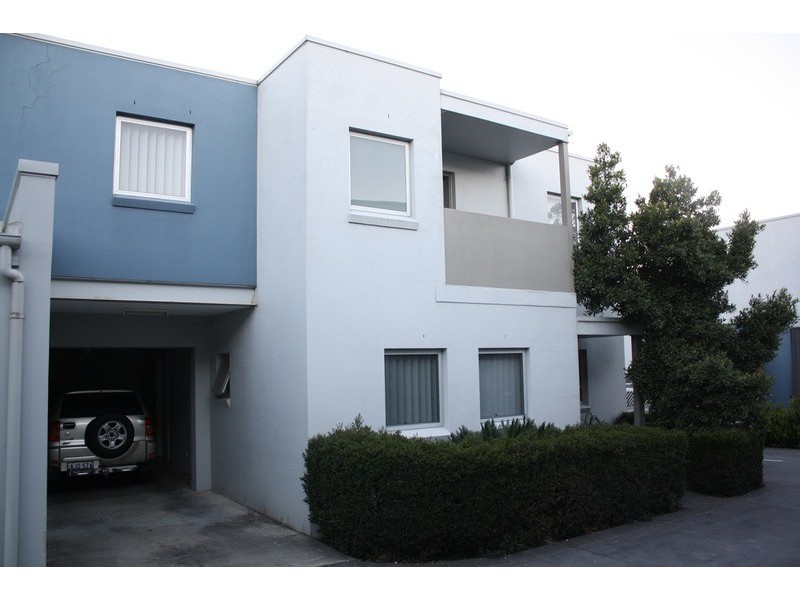 2/186 Newbridge Road, Moorebank NSW 2170