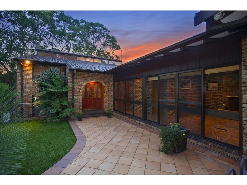 852a Henry Lawson  Drive, Picnic Point NSW 2213