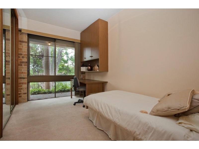 852a Henry Lawson  Drive, Picnic Point NSW 2213