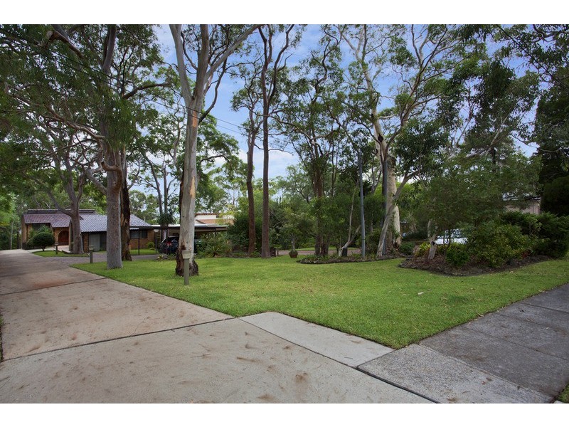 852a Henry Lawson  Drive, Picnic Point NSW 2213
