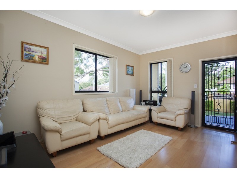 2A Uki Avenue, Picnic Point NSW 2213
