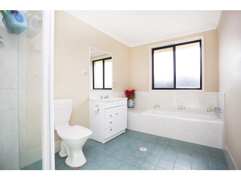 2A Uki Avenue, Picnic Point NSW 2213