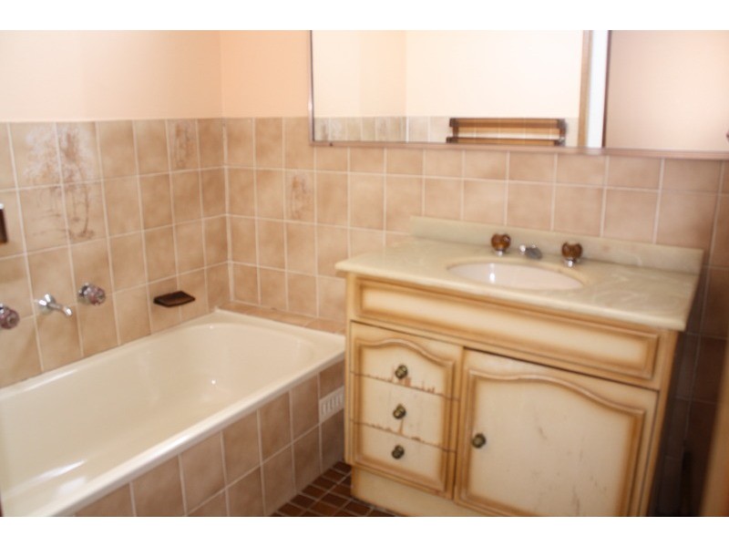 41 Gowlland  Parade, Panania NSW 2213