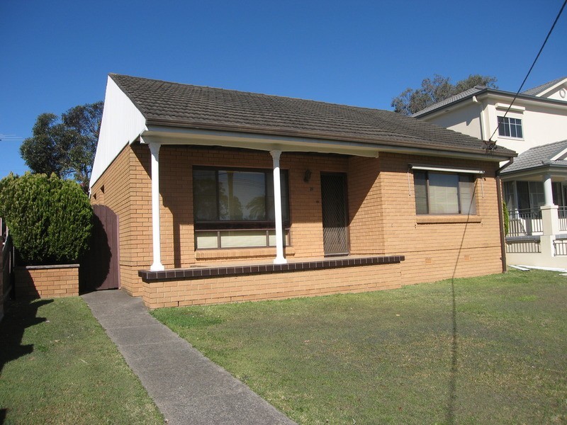 21 Seidel Avenue, Picnic Point NSW 2213