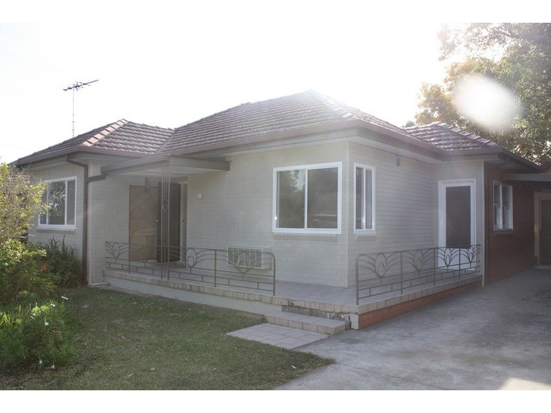 18 Beale Street, Georges Hall NSW 2198