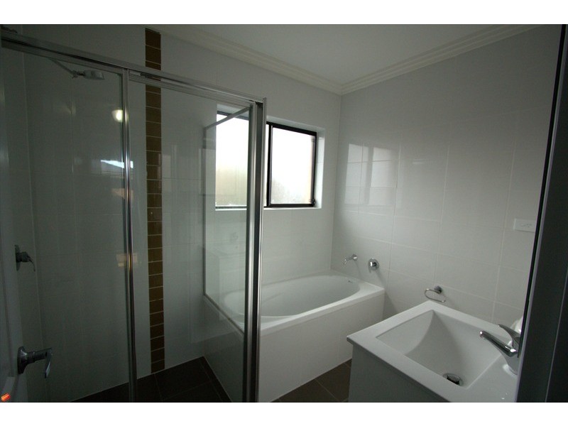 5/1 Ikara Crescent, Moorebank NSW 2170