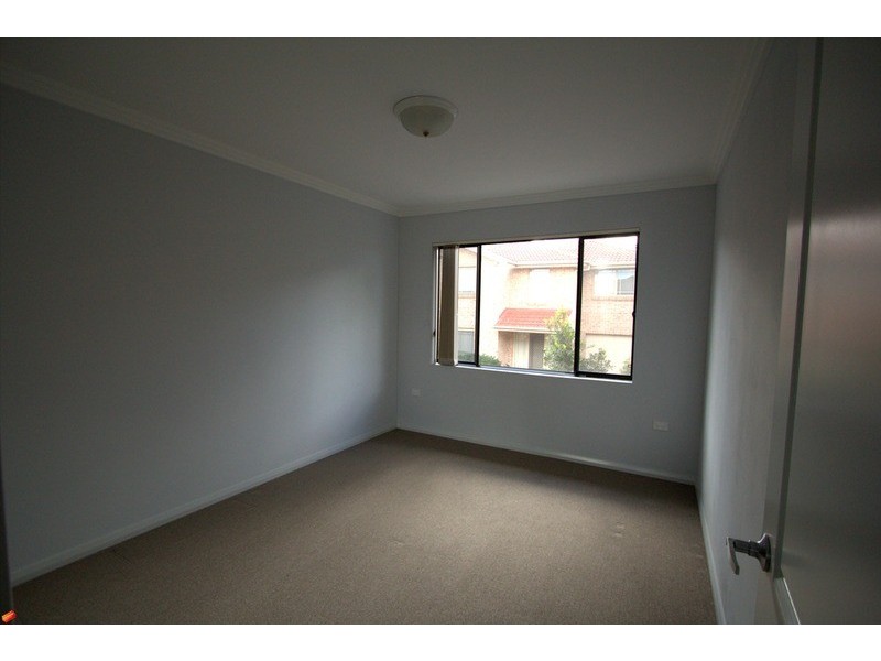 5/1 Ikara Crescent, Moorebank NSW 2170