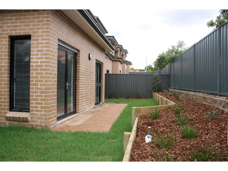 5/1 Ikara Crescent, Moorebank NSW 2170