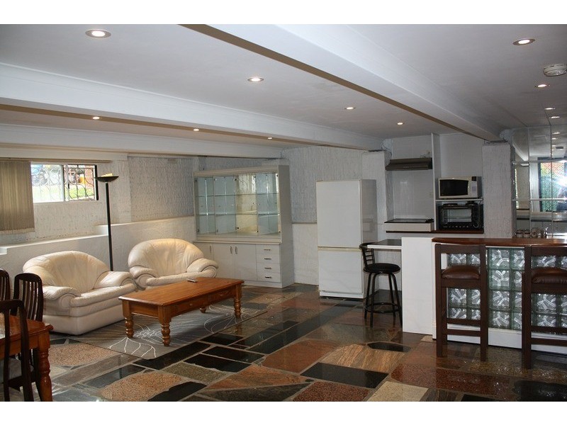 Flat /2A Forshaw  Avenue, Peakhurst NSW 2210