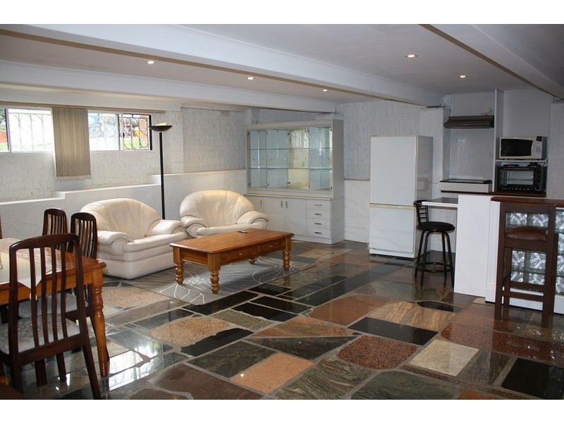 Flat /2A Forshaw  Avenue, Peakhurst NSW 2210