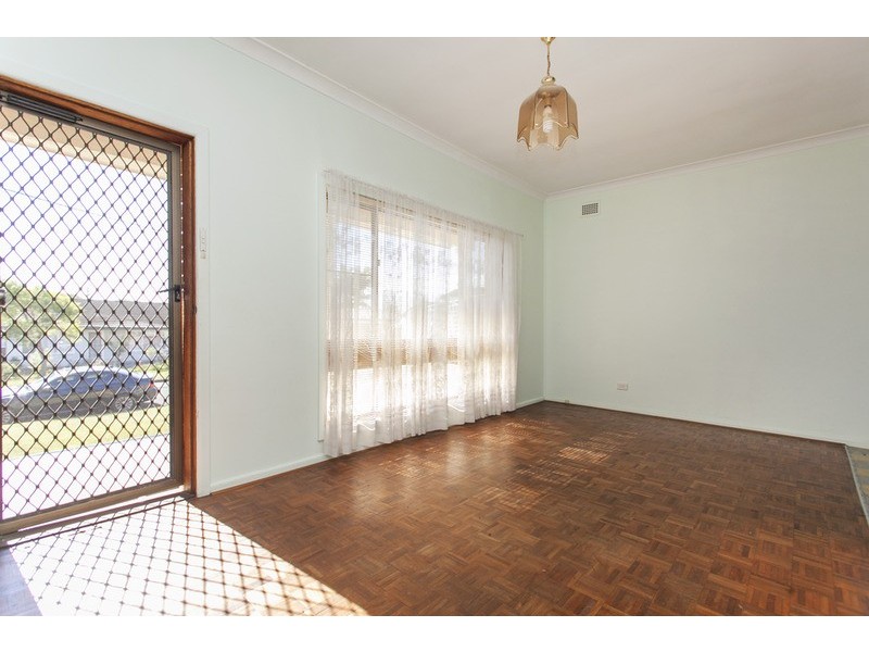 21 Seidel Avenue, Picnic Point NSW 2213