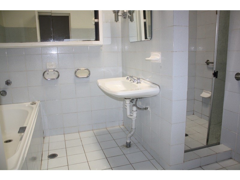 909 Henry Lawson Drive, Picnic Point NSW 2213