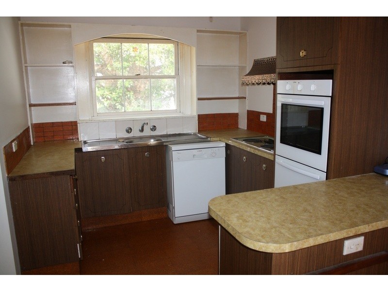 909 Henry Lawson Drive, Picnic Point NSW 2213
