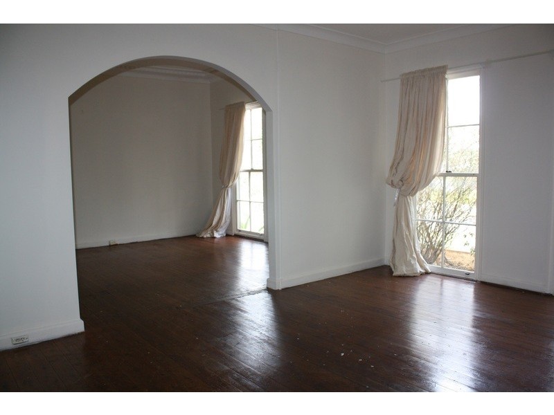 909 Henry Lawson Drive, Picnic Point NSW 2213