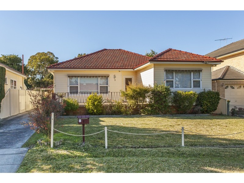 7 Kingston  Avenue, Panania NSW 2213