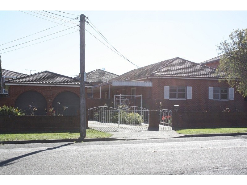 16 Flinders Road, Georges Hall NSW 2198