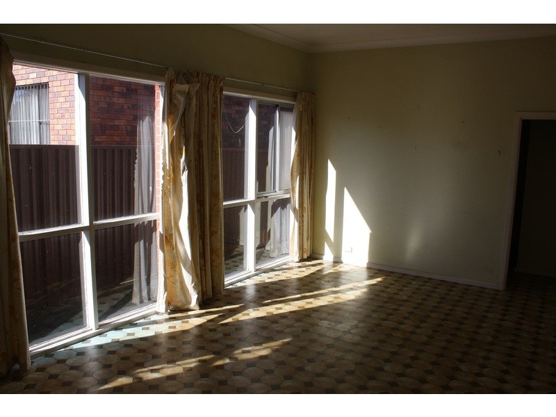 16 Flinders Road, Georges Hall NSW 2198