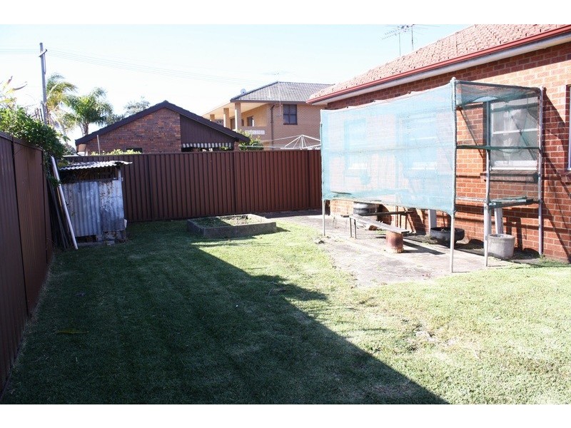 16 Flinders Road, Georges Hall NSW 2198