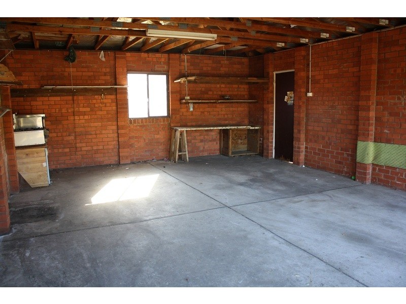 16 Flinders Road, Georges Hall NSW 2198