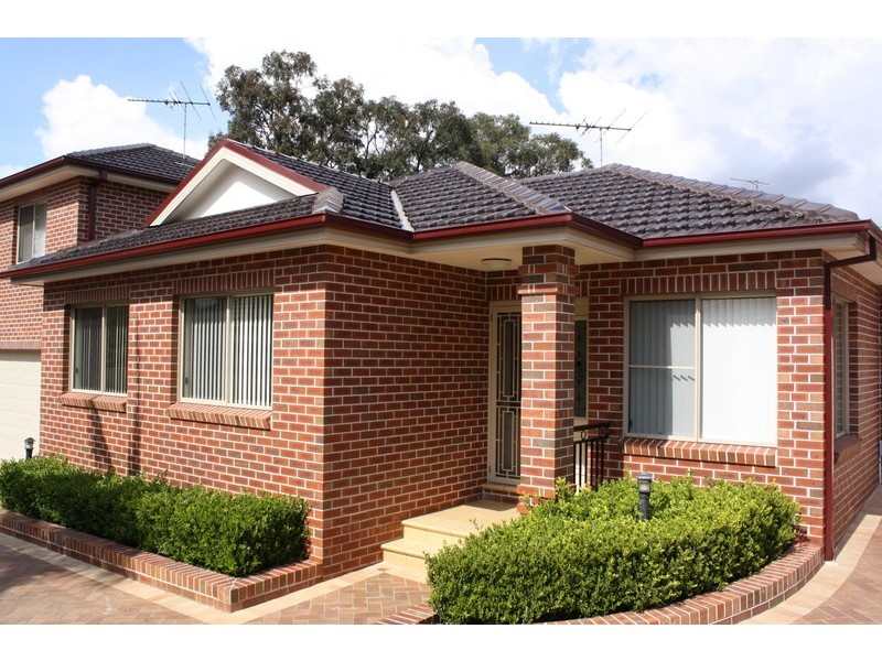 2/76 Kennedy Street, Picnic Point NSW 2213