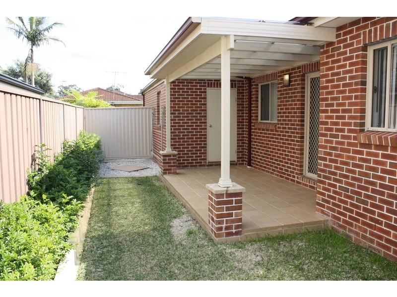 2/76 Kennedy Street, Picnic Point NSW 2213