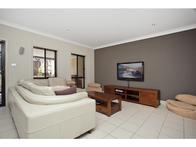 15 Valmay Avenue, Picnic Point NSW 2213