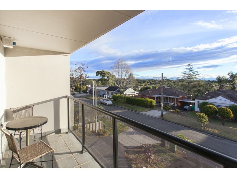 15 Valmay Avenue, Picnic Point NSW 2213