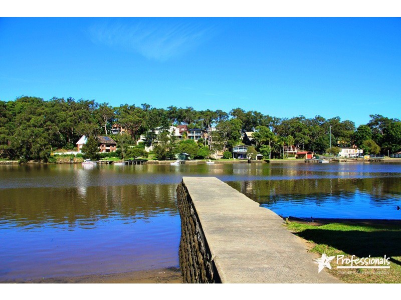22 Doris Street, Picnic Point NSW 2213