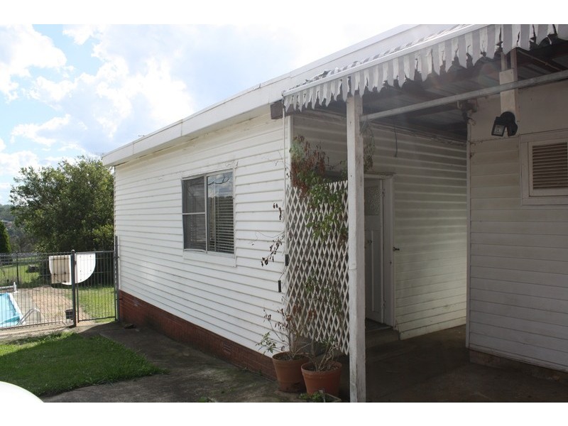 784 Henry Lawson Drive, Picnic Point NSW 2213