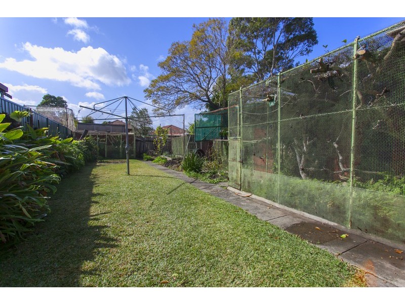 6 Ludgate Street, Roselands NSW 2196