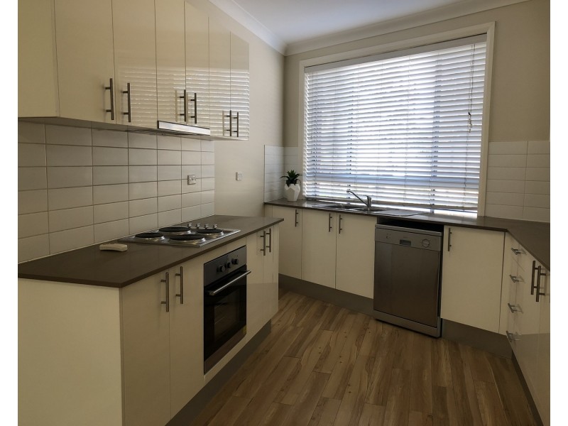 2/100 Park Road, East Hills NSW 2213