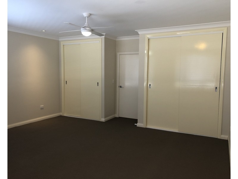 2/100 Park Road, East Hills NSW 2213