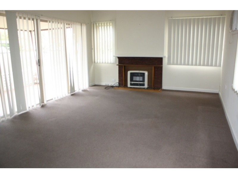 38 Kelvin Parade, Picnic Point NSW 2213