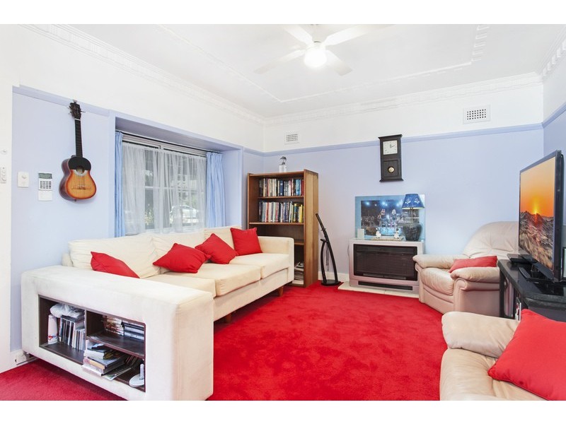 854 Henry Lawson Drive, Picnic Point NSW 2213