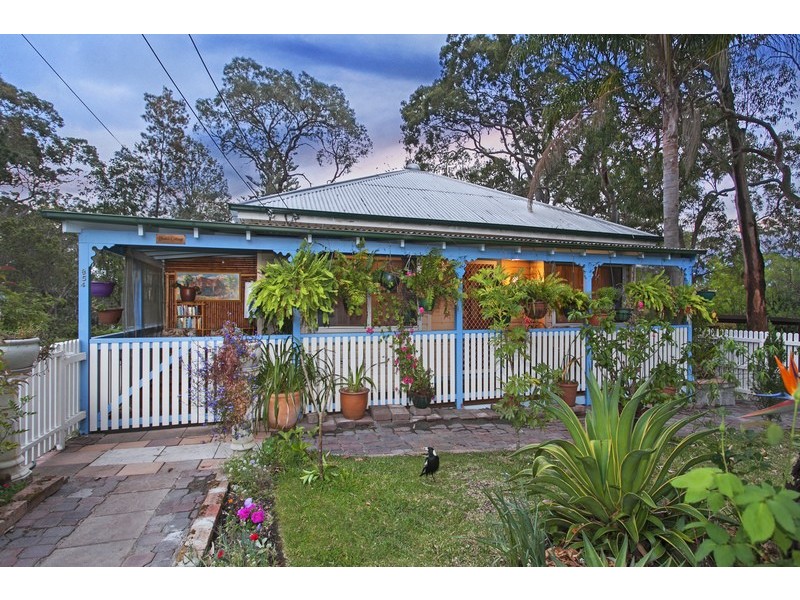 854 Henry Lawson Drive, Picnic Point NSW 2213