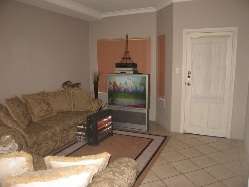 2/14 Kingston Avenue, Panania NSW 2213