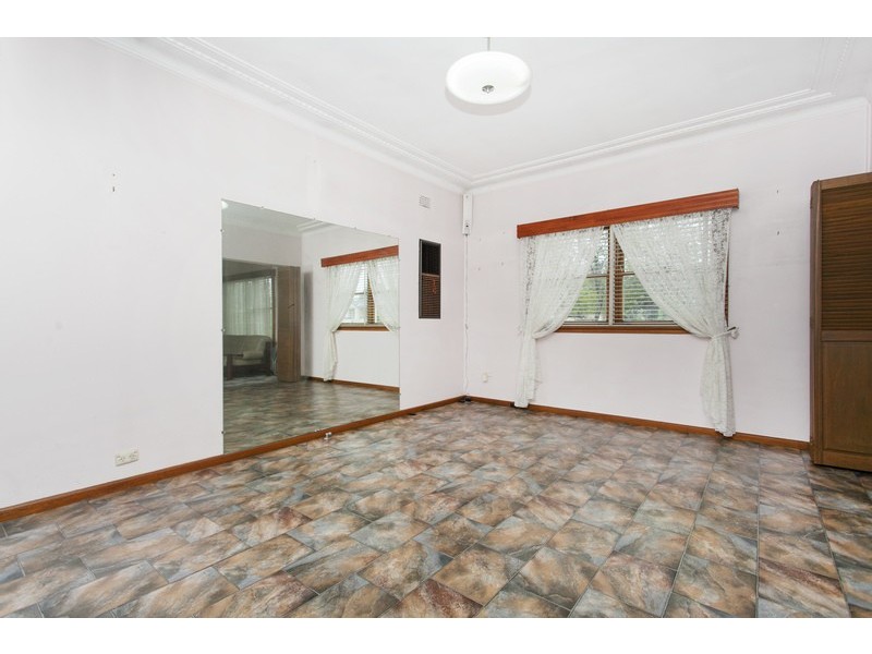 2 Mahnken Avenue, Revesby NSW 2212