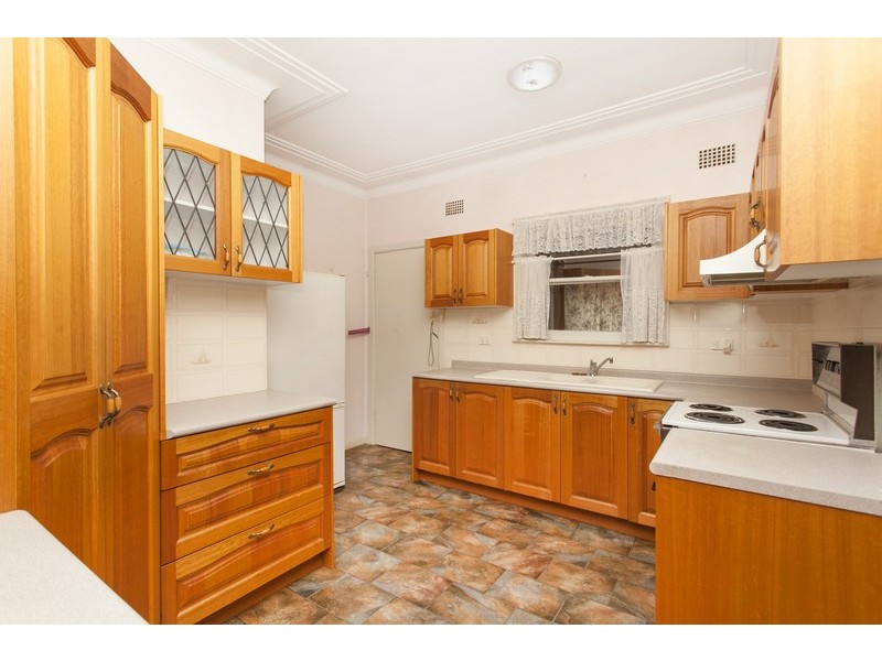 2 Mahnken Avenue, Revesby NSW 2212