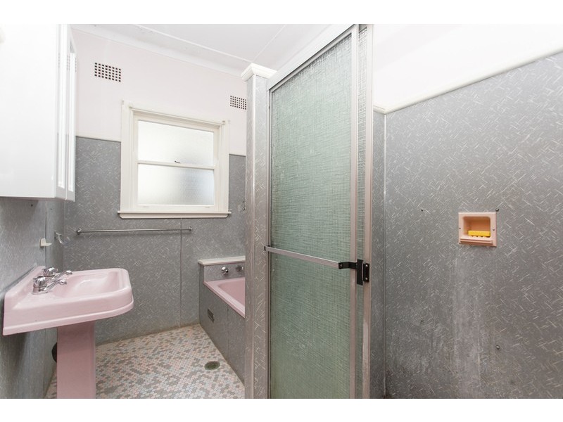 2 Mahnken Avenue, Revesby NSW 2212