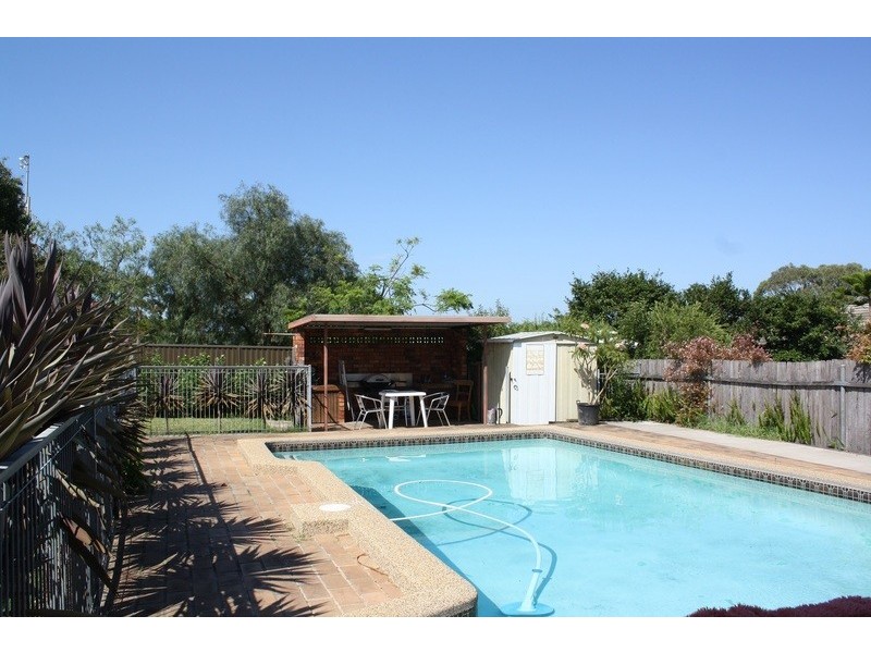 16 Edinburgh Drive, Revesby Heights NSW 2212