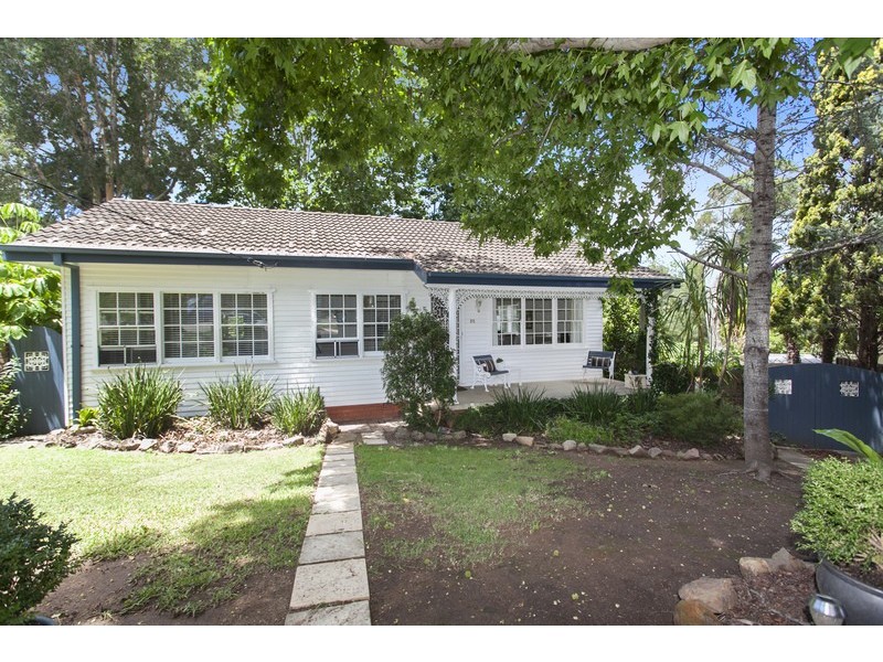 35 Matthews Avenue, East Hills NSW 2213