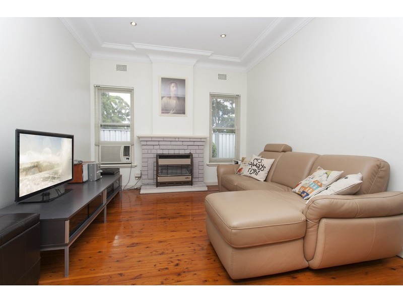 243 Gloucester Road, Beverly Hills NSW 2209