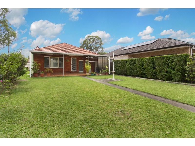 243 Gloucester Road, Beverly Hills NSW 2209