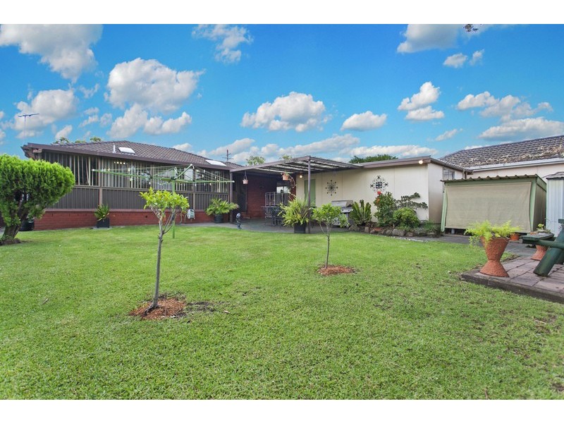 8 Warlencourt Avenue, Milperra NSW 2214