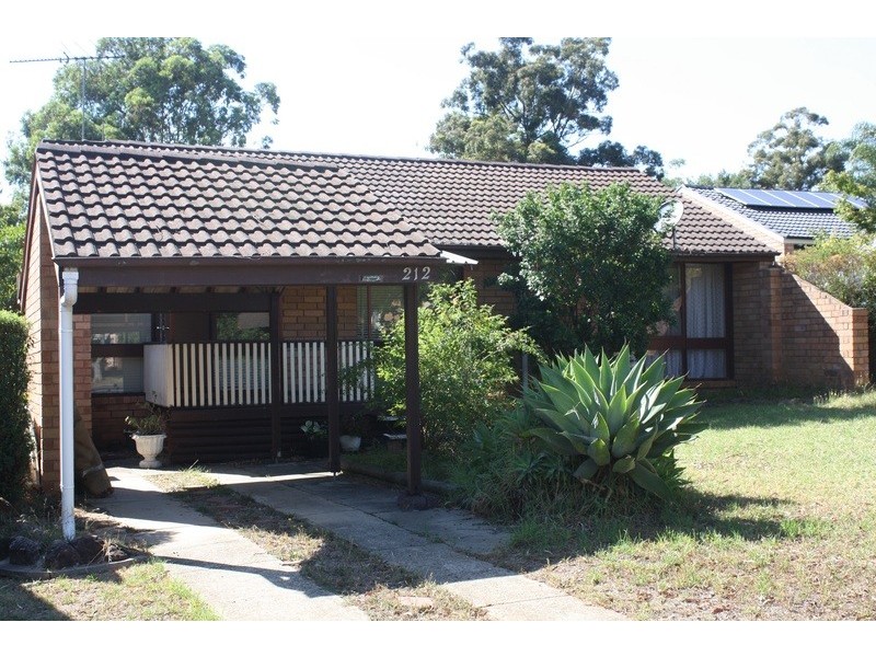212 The Parkway, Bradbury NSW 2560