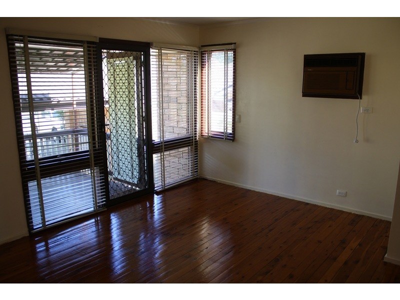 212 The Parkway, Bradbury NSW 2560