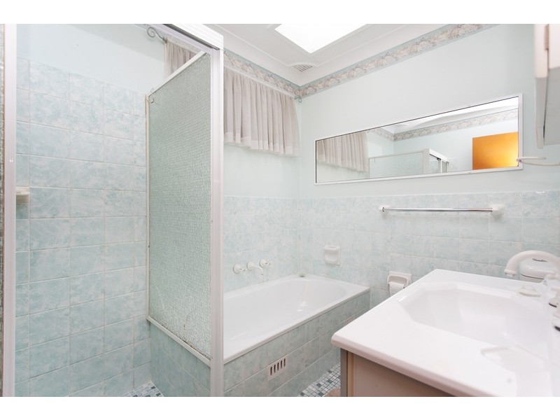 8 Warlencourt Avenue, Milperra NSW 2214